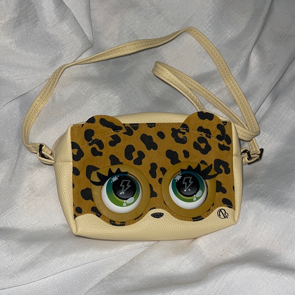 Kids Petpurse interactive eyes blinks and over 20 sounds. Response to touch